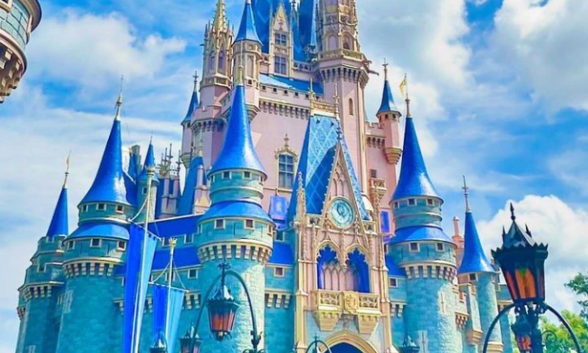 Los sindicatos que representan a los empleados de Walt Disney World llegaron a un acuerdo tentativo con la compañía ayer