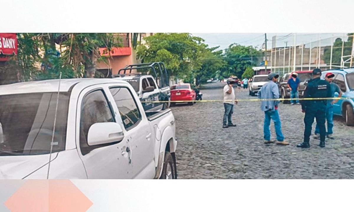 crimen. Autoridades de Colima resguardaron la zona del atentado.