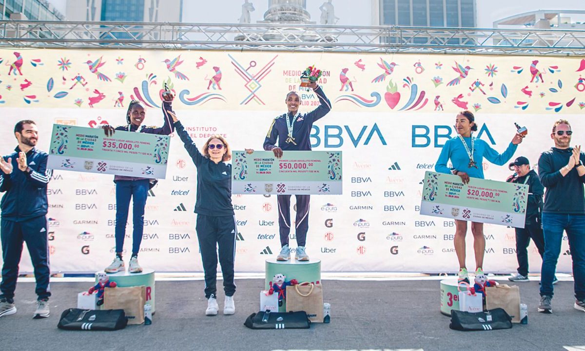 Ganadoras. Las kenianas Joyce Chepkemoi Tele y Kimutai Jep, acapararon el primer y segundo lugar; la mexicana Maira Sánchez obtuvo el tercer puesto.