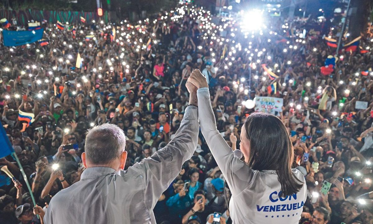 Histórico. Alta participación ciudadana y proyecciones de victoria opositora marcan la jornada electoral.