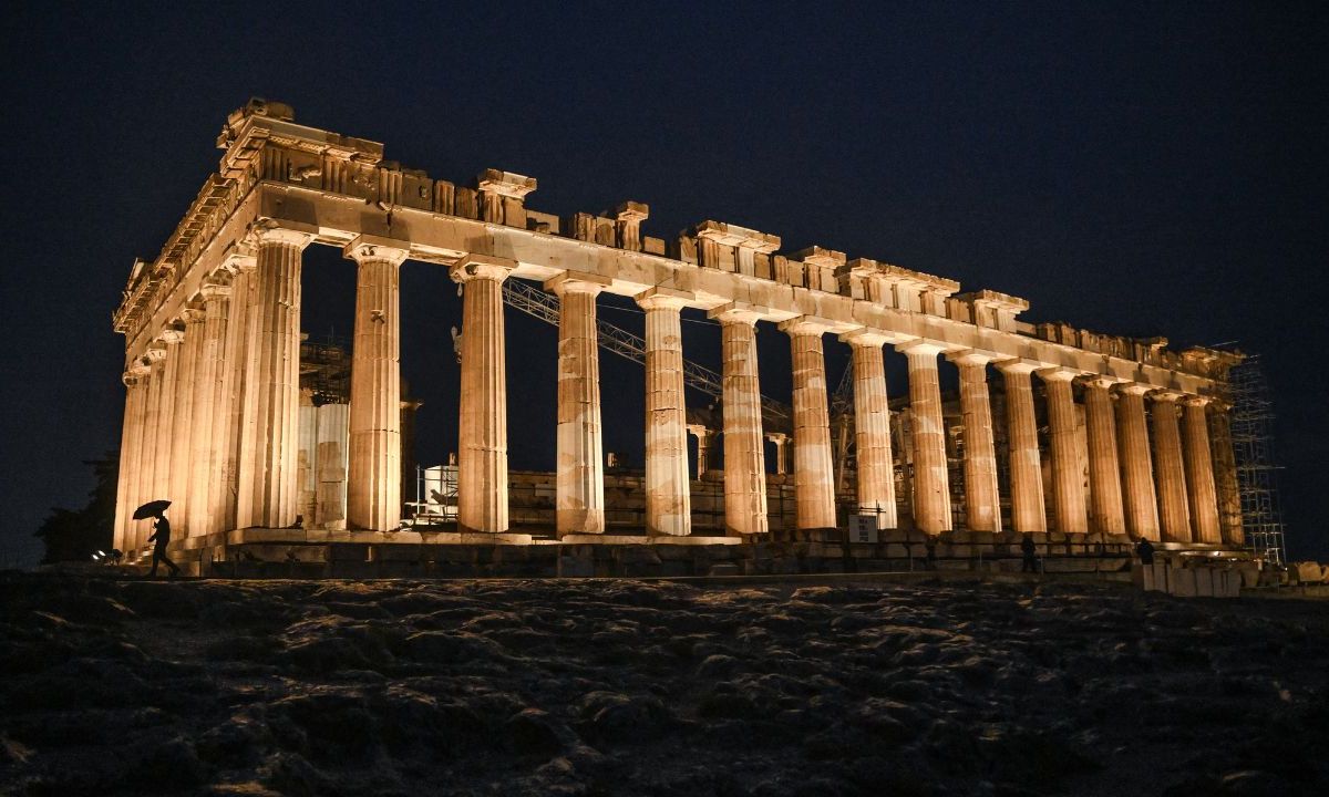 La Acrópolis de Atenas, Grecia, uno de los monumentos antiguos más visitados del mundo, empezó a ofrecer visitas privadas a 5 mil euros