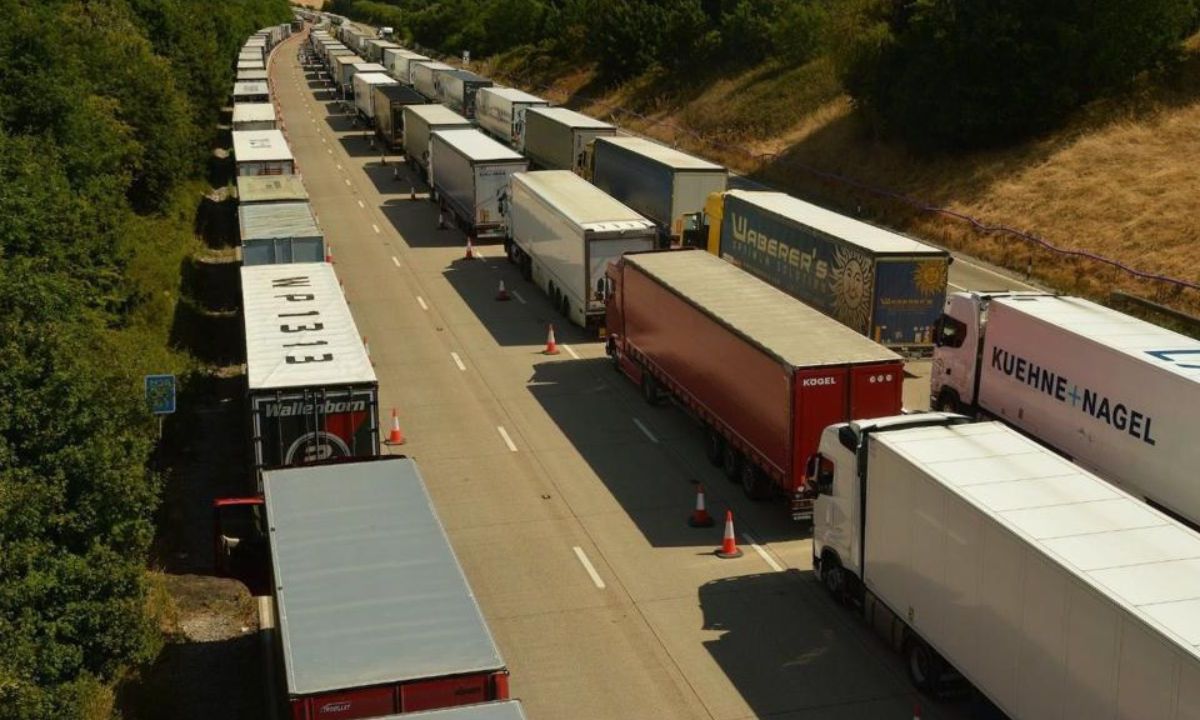 Las ventas al mayoreo de tractocamiones rompieron un récord histórico en junio, con un total de 6 mil 784 unidades de carga y pasaje comercializadas,