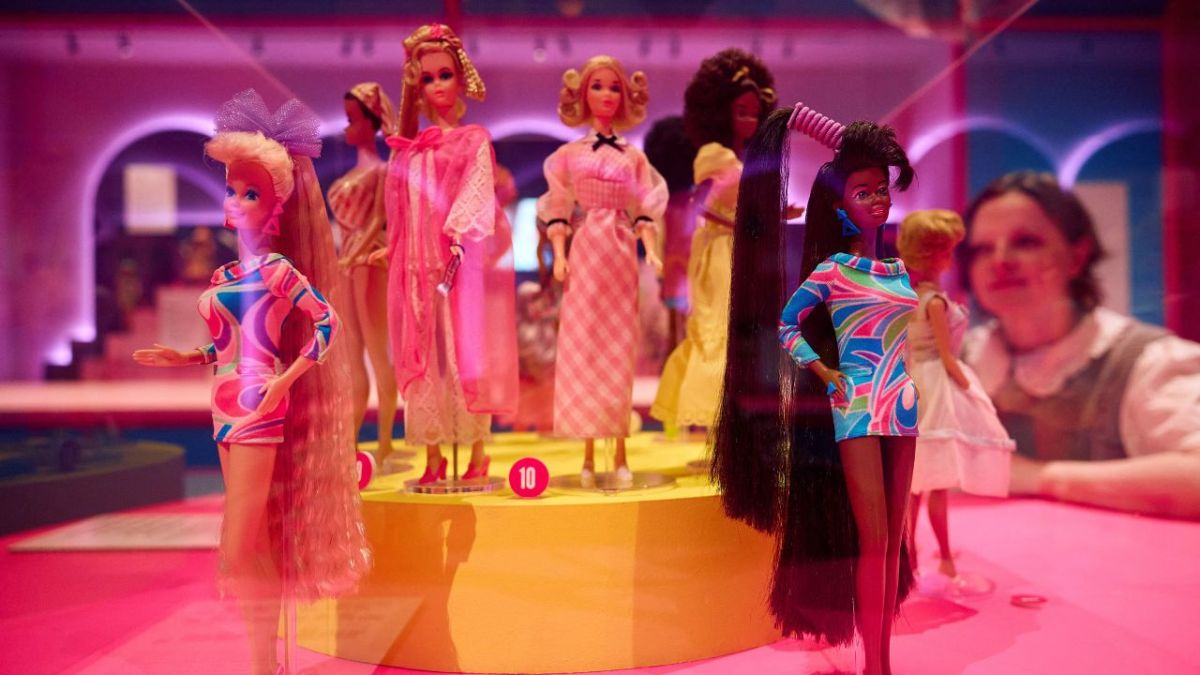 El Museo del Diseño de Londres abrirá el viernes una exposición dedicada a la muñeca Barbie, que cumple 65 años de historia