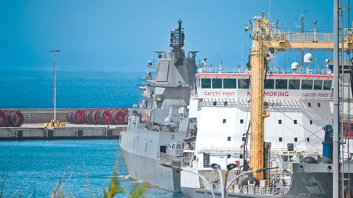 VISITA. El despliegue naval, con buques atracados en La Guaira, refuerza las alianzas rusas en América Latina.