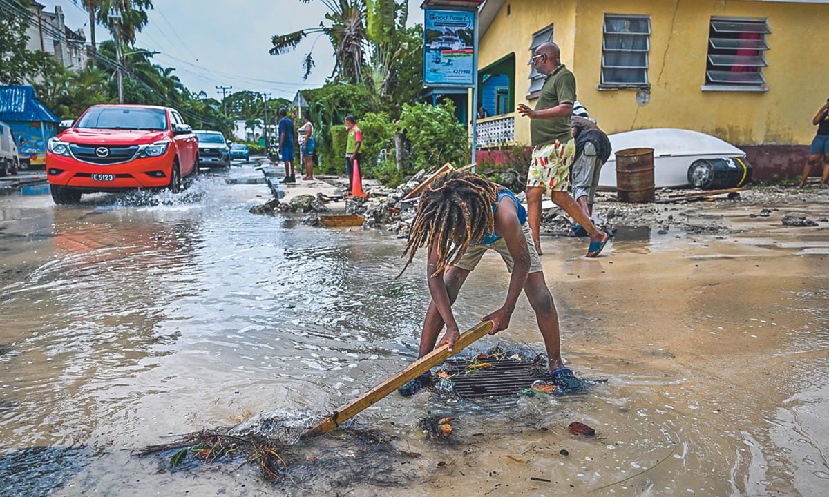 CRISIS CLIMÁTICA. La devastación en la isla de Carriacou, Granada, y otras islas del Caribe, demuestra la importancia de mejorar infraestructuras y sistemas de respuesta ante los desastres causados por el cambio climático, que cada vez son más frecuentes