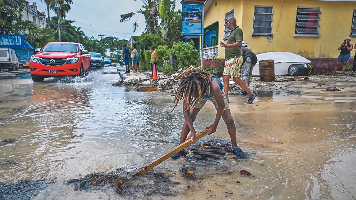 CRISIS CLIMÁTICA. La devastación en la isla de Carriacou, Granada, y otras islas del Caribe, demuestra la importancia de mejorar infraestructuras y sistemas de respuesta ante los desastres causados por el cambio climático, que cada vez son más frecuentes