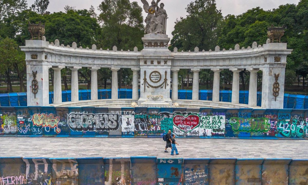 Labor. Hasta nuevo aviso, la Alameda Central estará bajo resguardo para su restauración.