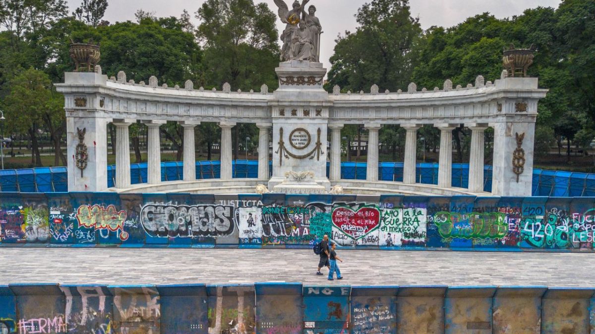 Labor. Hasta nuevo aviso, la Alameda Central estará bajo resguardo para su restauración.