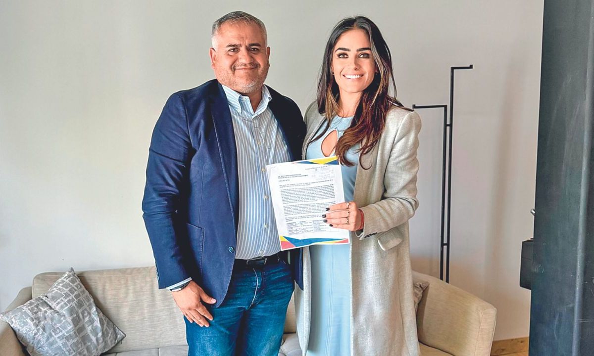 Continuidad. Tras ratificar su triunfo, Alessandra Rojo de la Vega reanudó la transición de gobierno con el alcalde interino, Raul Ortega.