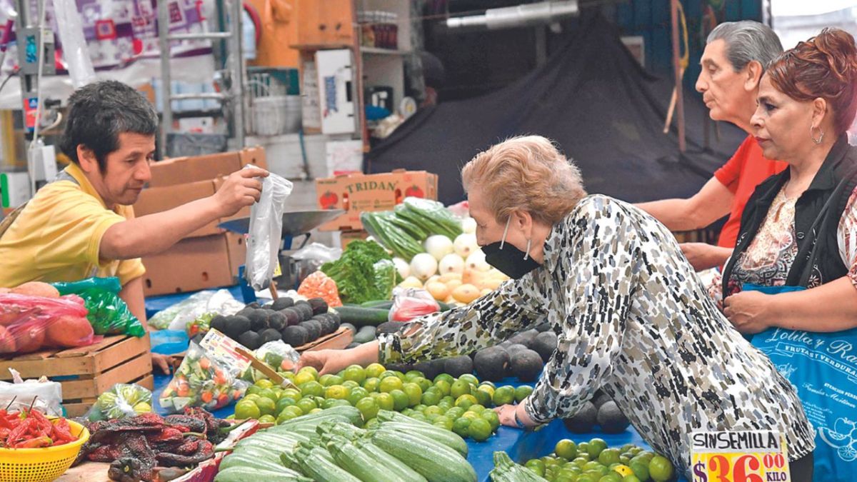 El alza que no cede de frutas, verduras y los precios de la energía impulsaron un rebote inflacionario en la primera quincena de julio