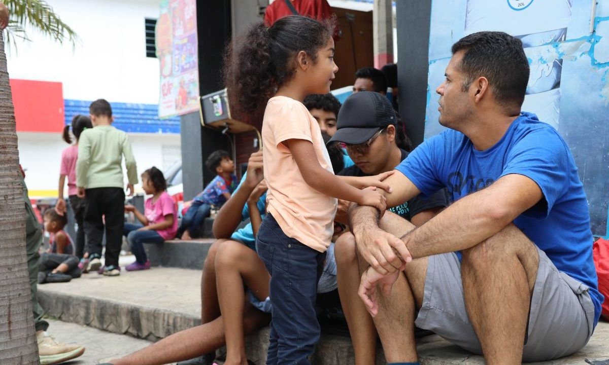  A miles de kilómetros de su país, Venezuela, y tras la reciente jornada electoral, decenas de familias varadas en Tuxtla Gutiérrez dijeron sentirse sin esperanza ante la reelección de Nicolás Maduro.