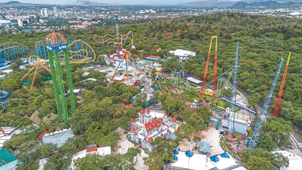 Opciones. La empresa Six Flags dijo que buscará una alternativa para contar con este nuevo juego mecánico.