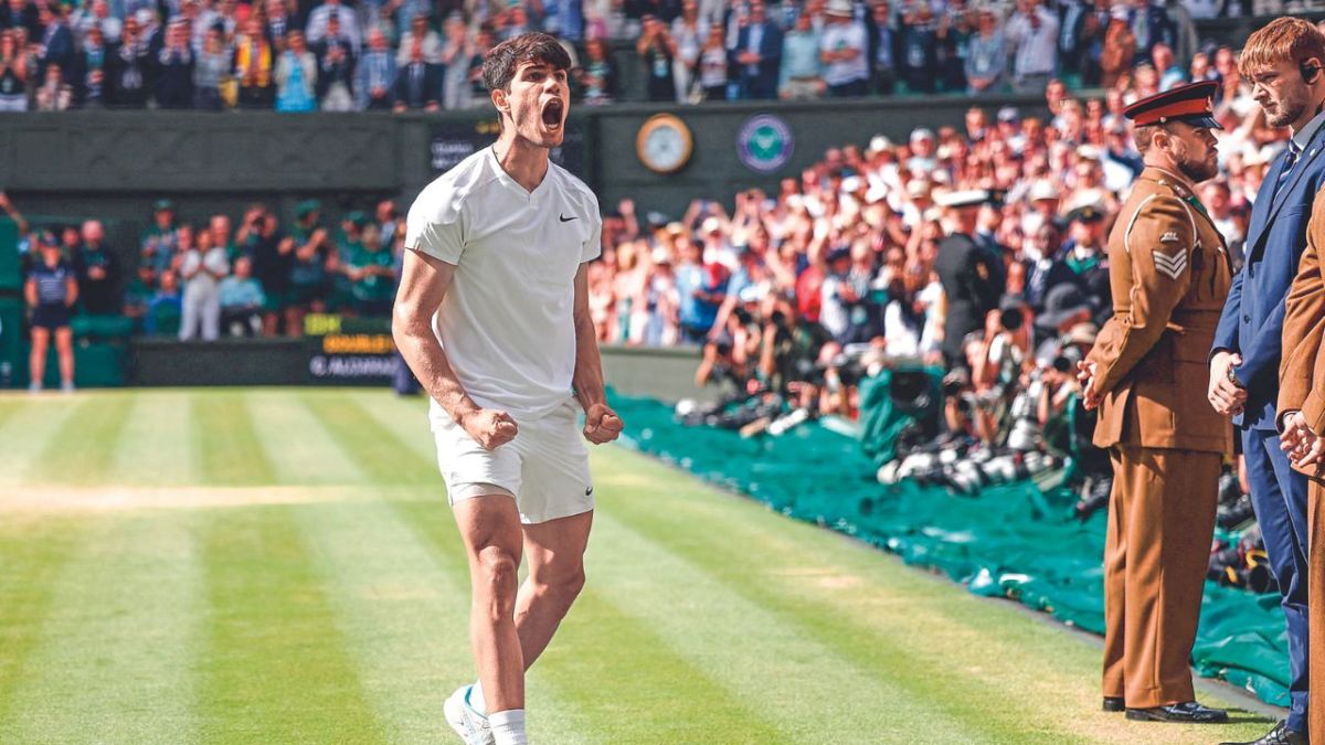 El español se convirtió en el tenista más joven que conquista la arcilla de Roland Garros y la hierba inglesa en un mismo año, con apenas 21 años cumplidos