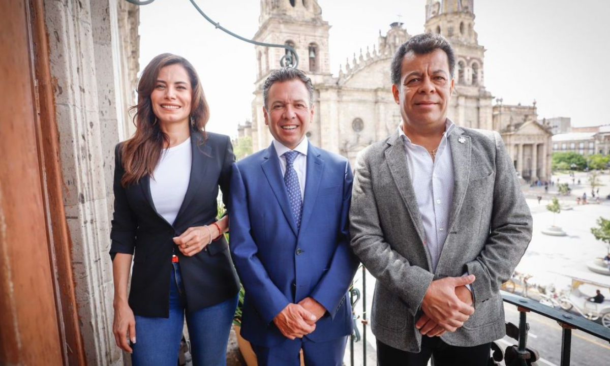 Jalisco. El presidente municipal interino recibió a la virtual alcaldesa, Verónica Delgadillo.