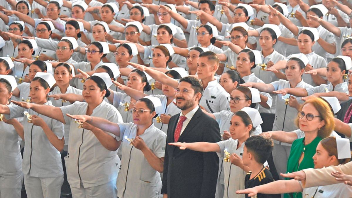 Promesa. Las y los nuevos profesionales de la salud se comprometieron a ejercer con orgullo su vocación.