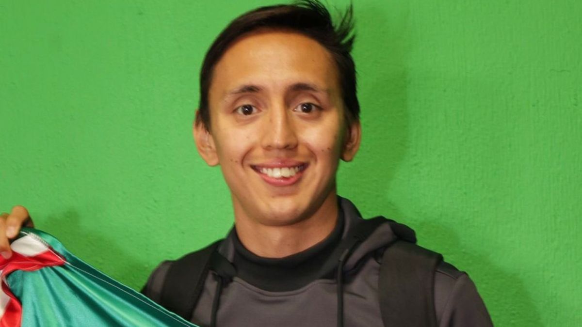 El abanderado mexicano y pentatleta moderno, Emiliano Hernández, partió este domingo rumbo a su último campamento de preparación rumbo a París 2024