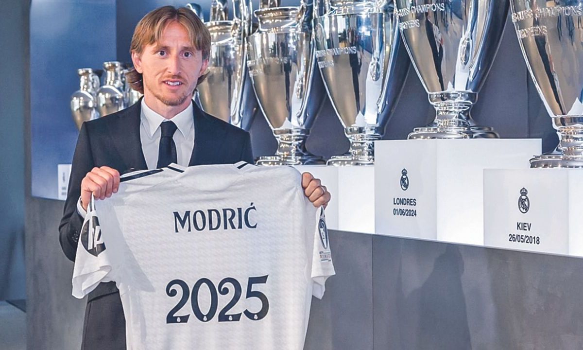 A doce años de su llegada al vestidor blanco, el croata Luka Modric extendió una temporada más su relación contractual con el Real Madrid
