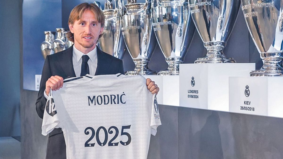 A doce años de su llegada al vestidor blanco, el croata Luka Modric extendió una temporada más su relación contractual con el Real Madrid