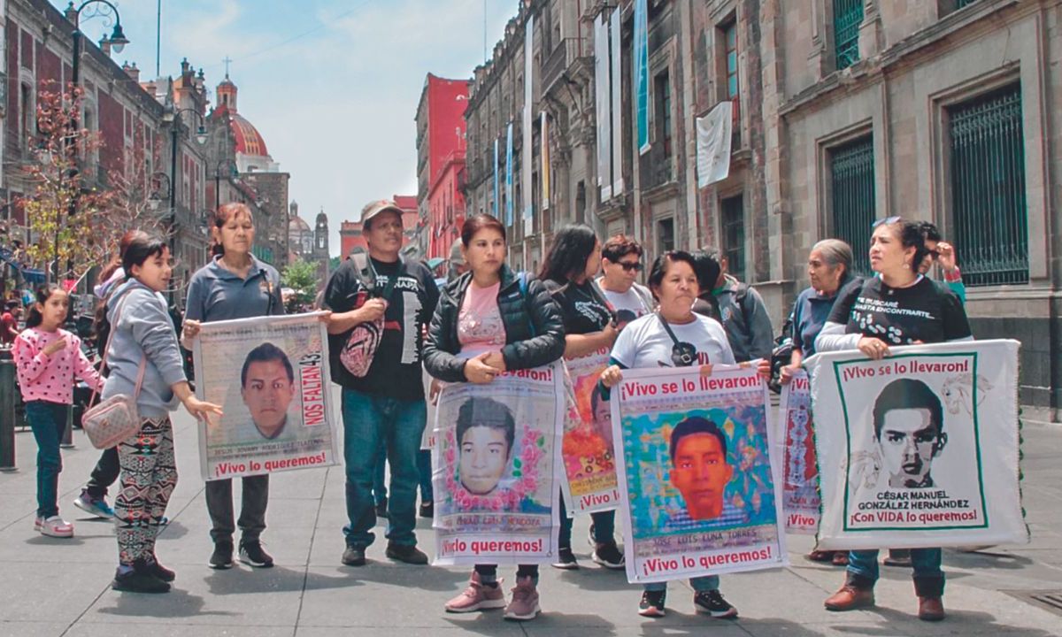 Luego de un reporte anónimo, la tarde del domingo se localizó una fosa clandestina en Guadalajara, Jalisco, muy cerca de la llamada Glorieta de los desaparecidos