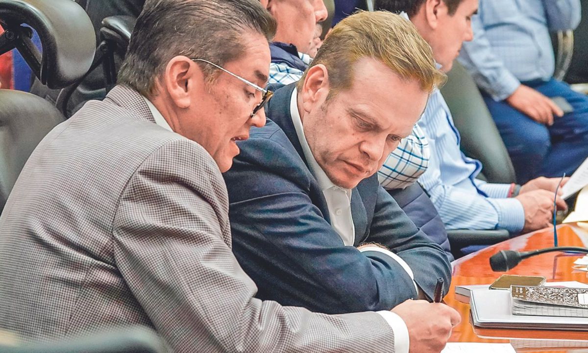 En ascenso. Carlos Puente Salas, consejero del Poder Legislativo del PVEM, y Arturo Escobar y Vega, representante del PVEM ante el INE.