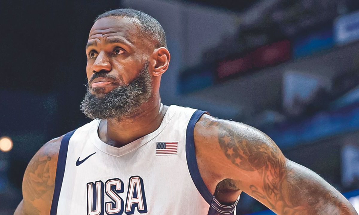 Elegido por sus mismos colegas deportistas, el basquetbolista LeBron James fue confirmado como el encargado de portar la bandera de Estados Unidos