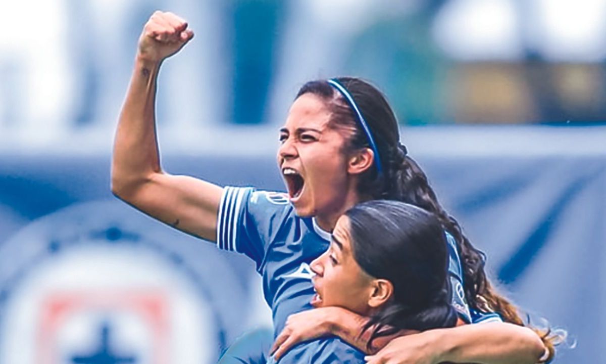 Con un marcador final de 2-1, el equipo femenino de Cruz Azul logró un resultado inédito en su historia, tras vencer por primera ocasión en un partido oficial al América