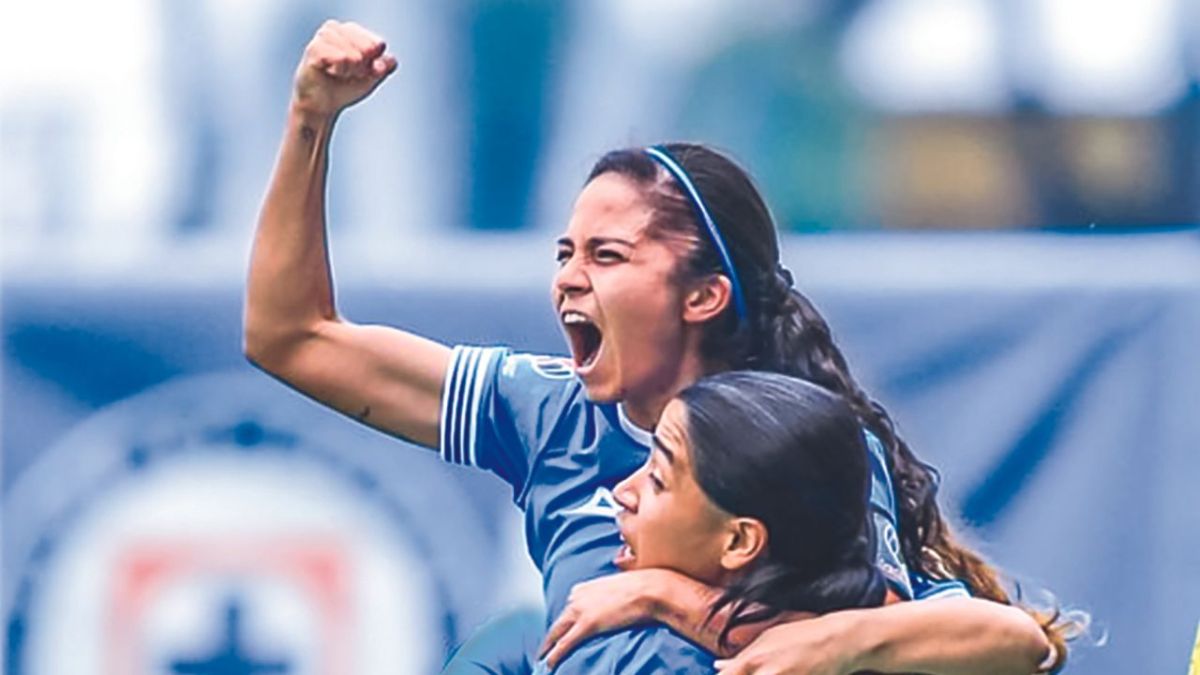 Con un marcador final de 2-1, el equipo femenino de Cruz Azul logró un resultado inédito en su historia, tras vencer por primera ocasión en un partido oficial al América