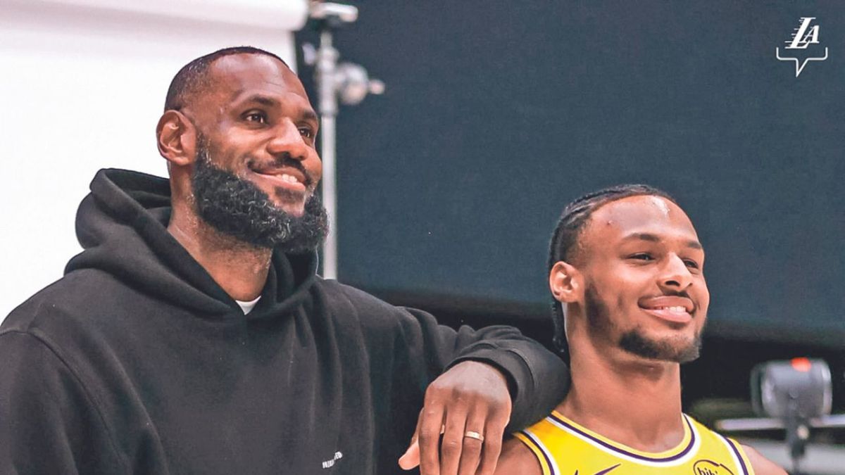 Con la idea de poder jugar junto a su hijo Bronny en un partido profesional de la NBA, LeBron James llegó a un nuevo acuerdo con los Lakers de Los Ángeles