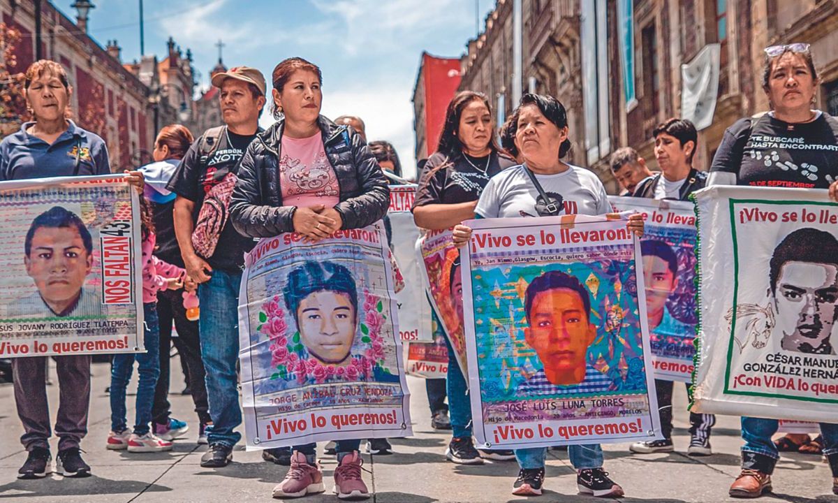 Promesa. Familiares de los normalistas recibirán un nuevo informe tras acusar recibir una vez más los mismos resultados.