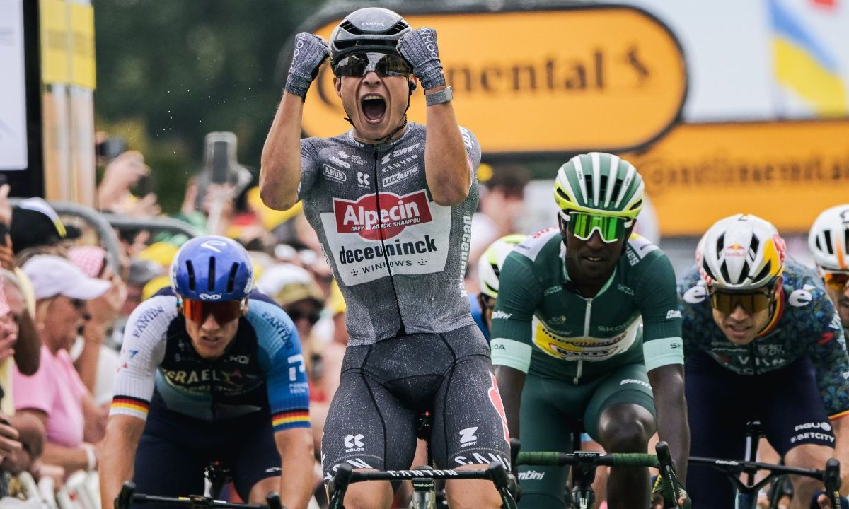 Retomada la actividad con la décima etapa del Tour de Francia, el recorrido galo tuvo una prueba a contrarreloj que conquistó el belga, Jasper Philipsen en la ruta que finalizó en Saint-Amand-Montrond