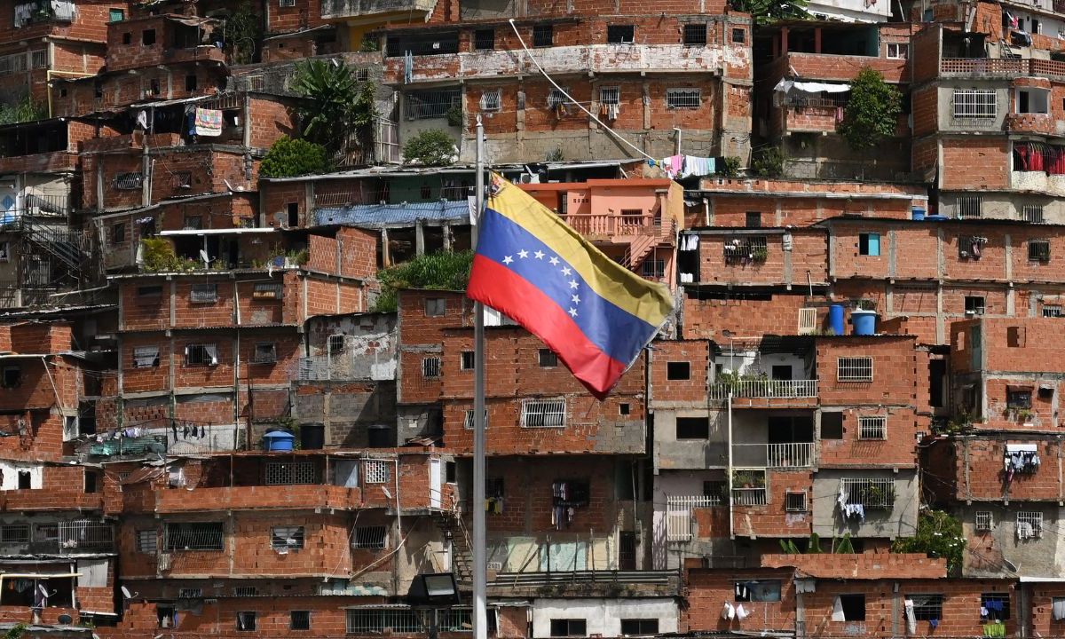 CAMBIO. La situación social en Venezuela representa un desafío para la región latinoamericana; la intervención de Brasil, con observadores electorales, podría contribuir significativamente a la transparencia de las elecciones del domingo.
