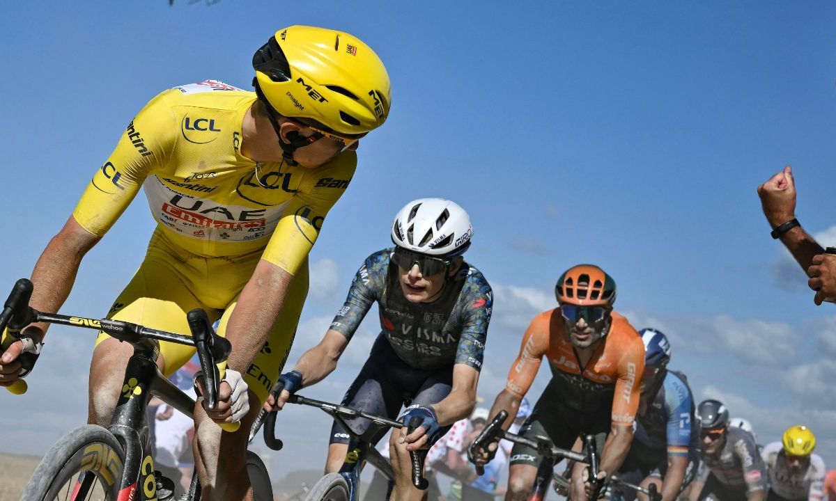 el pelotón del Tour de Francia regresa al asfalto en una etapa ligera, 'a priori' favorable a los velocistas, entre Orléans y Saint-Amand-Montrond (centro de Francia), la ciudad natal del corredor galo Julian Alaphilippe