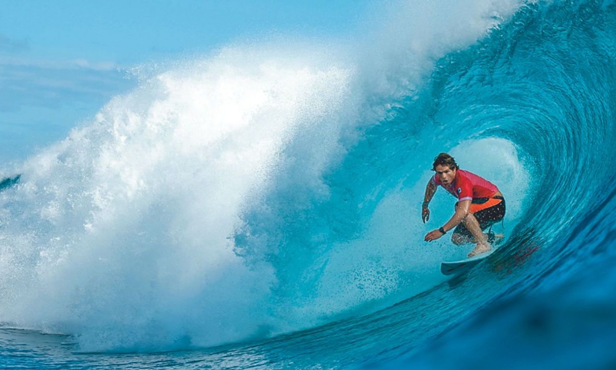 El surfista mexicano Alan Cleland superó al español Andy Criere con una suma de 15.17 sobre 4.43 y avanzó a octavos de final de surf en París 2024