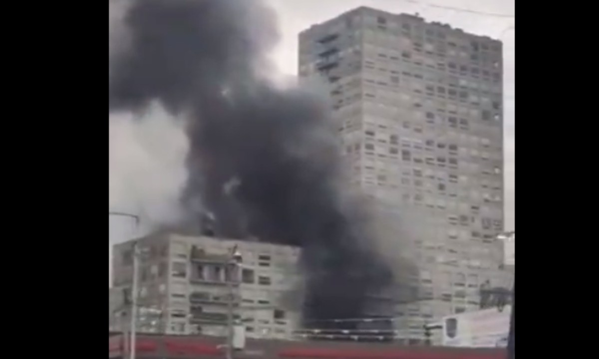 Foto: Captura de pantalla/ Incendio en edificio de Azcapotzalco