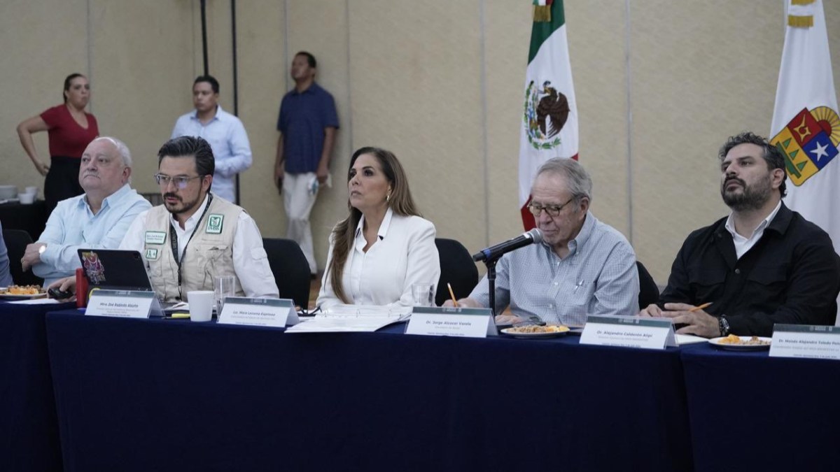 El director general del IMSS, Zoé Robledo, instruyó a representantes de diferentes estados para prevenir la llegada de Beryl.