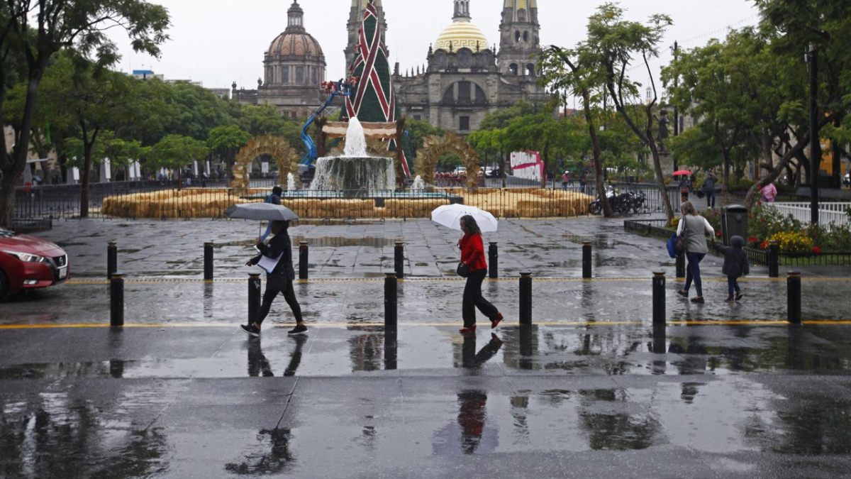 Cuando todavía existe preocupación por "Beryl" en la Península de Yucatán, en el Océano Pacífico se formó la Tormenta tropical "Aletta"