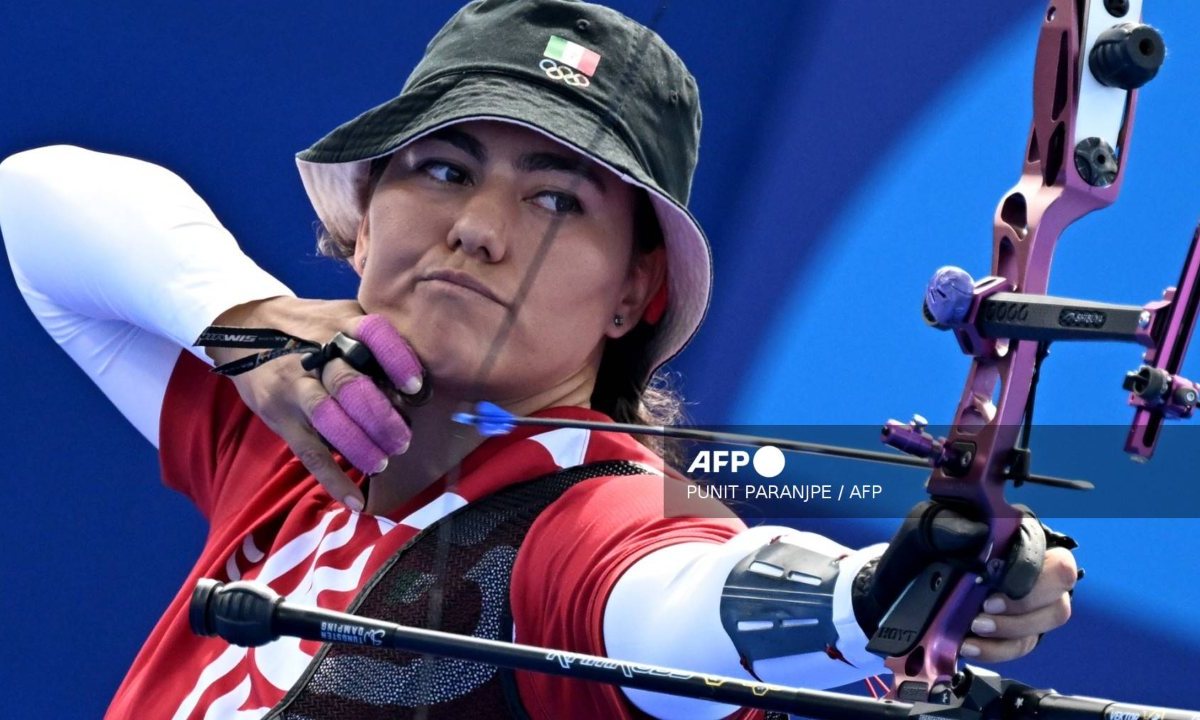 Alejandra Valencia denunció que la Conade redujo su beca y la comisión respondió que se determinó su beca por el bronce obtenido en París.