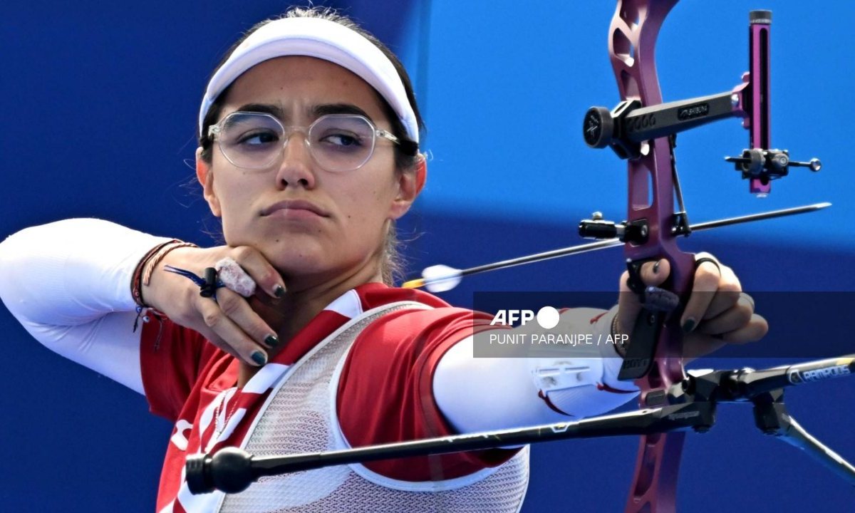 Arquera mexicana de Tiro con Arco, Ana Paula Vázquez ha escrito su nombre con letras de oro al alcanzar la medalla de bronce en París 2024.