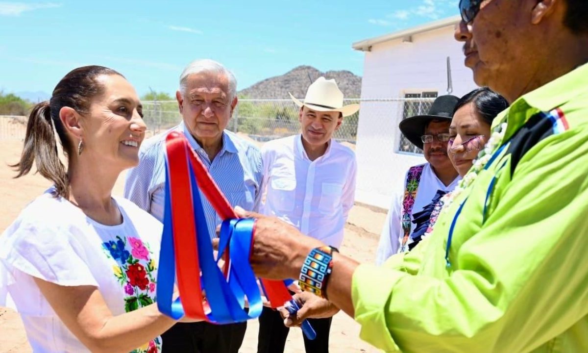 La virtual presidenta electa, Claudia Sheinbaum Pardo, recibió el bastón de mando del pueblo Seri-Comca’ac.