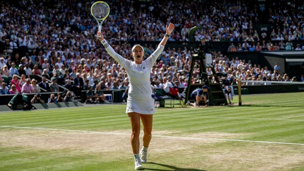 La tenista checa Barbora Krejcikova, que actualmente se encuentra en la posición número 31 del ranking WTA, se coronó esta tarde en Wimbledon