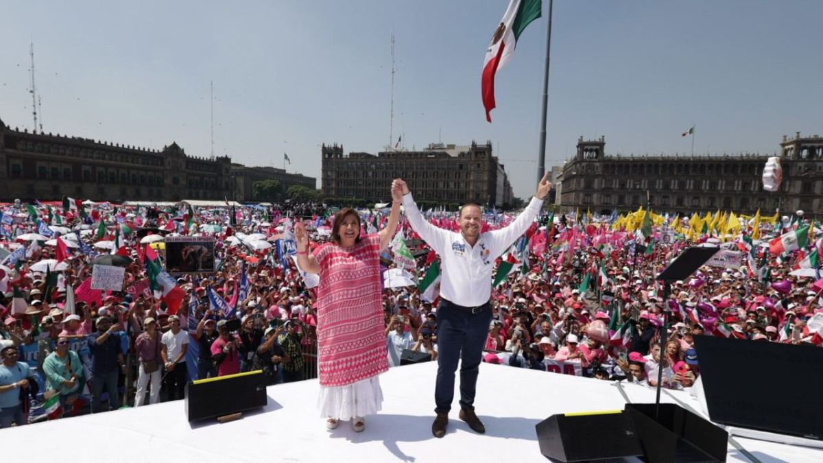 Piden a Amado Avendaño, integrante de Marea Rosa y vocero de Frente Cívico, informar si pagó cierre de campaña de Xóchitl Gálvez, en el Zócalo