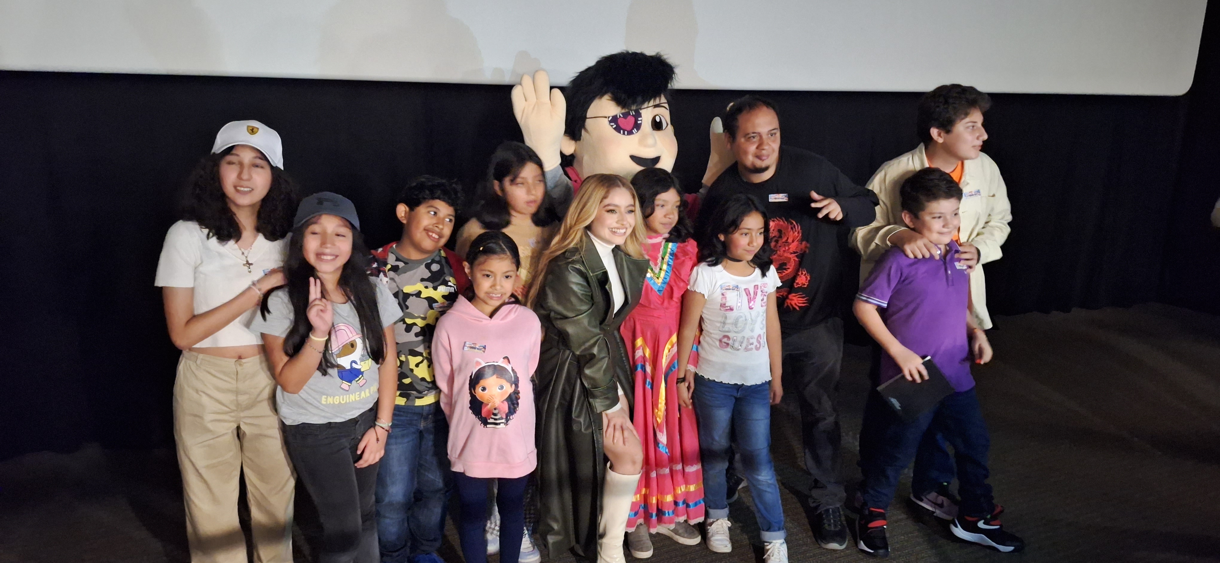 Foto: Andrea Ramírez/ Karol Sevilla pasó a cada una de las salas, en donde se proyectó la película para tomarse fotos con los niños y para presentar la película 