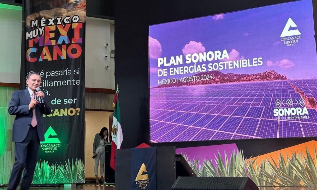 Durazo Montaño presentó como casos de éxito del Plan Sonora de Energías Sostenibles la central fotovoltaica de Puerto Peñasco, la cual tendrá una capacidad de generar 1GW de energía al concluir el proyecto