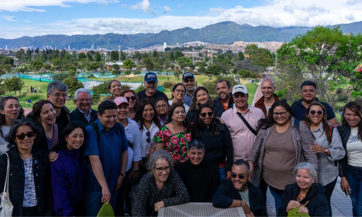 Viaja Brugada a Colombia para intercambiar experiencias y proyectos