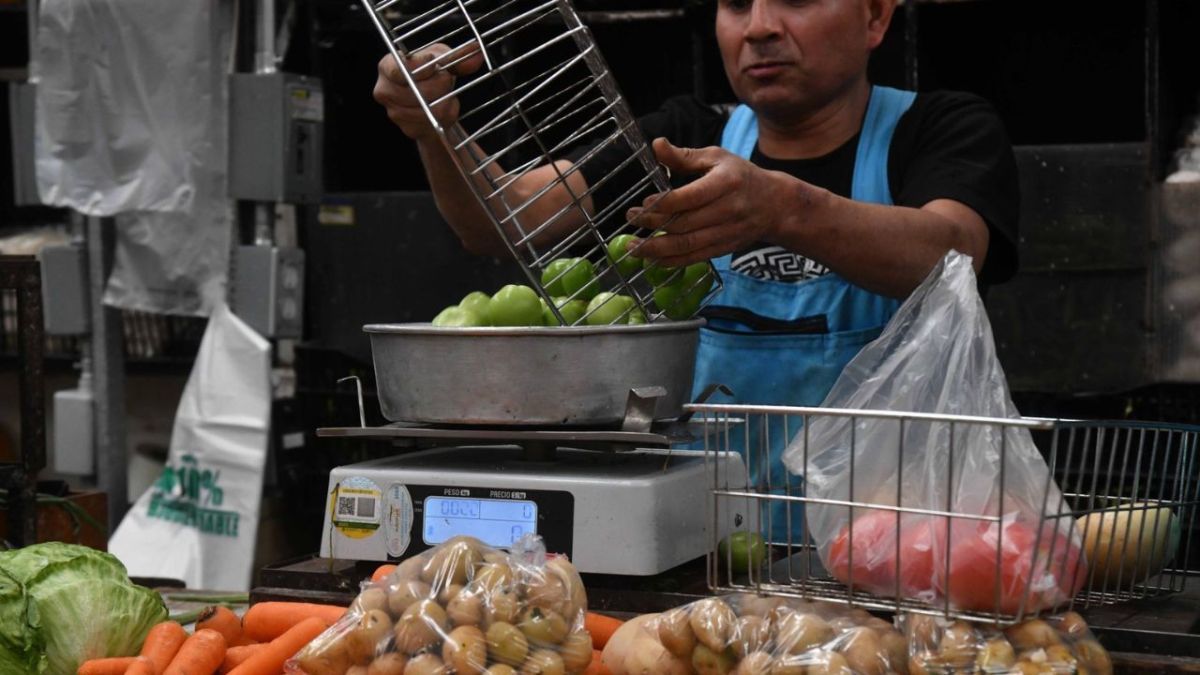 Caen las ventas al menudeo al séptimo mes del año