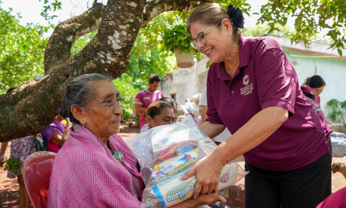 Se entregaron despensas, mobiliario e insumos a personas de las localidades de Campeche