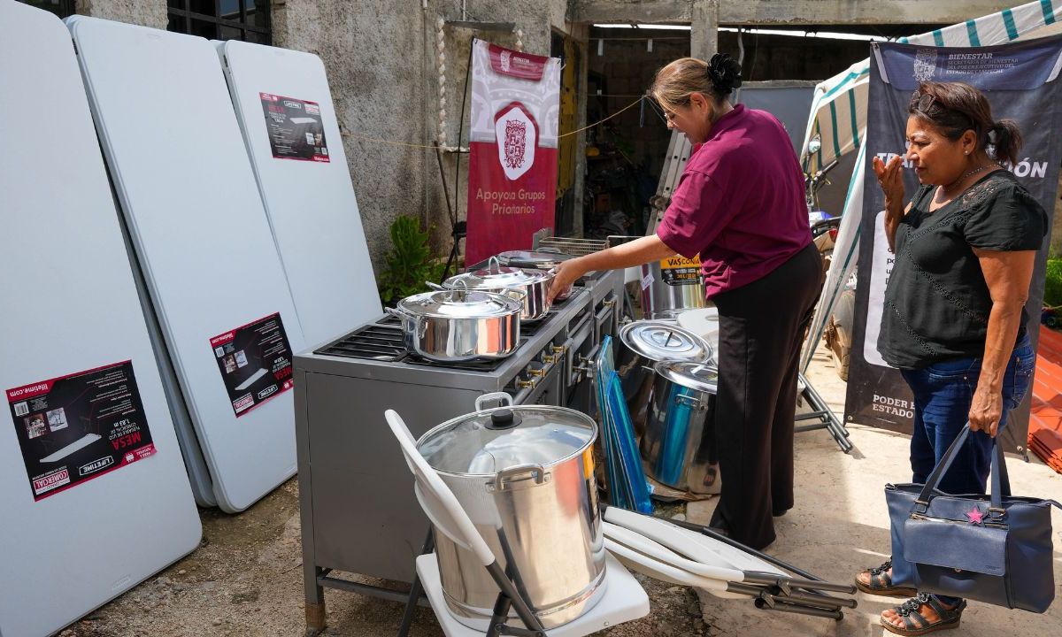 La Secretaría de Bienestar entregó material de construcción y mobiliario a la maestra Juanita Segovia Bonilla