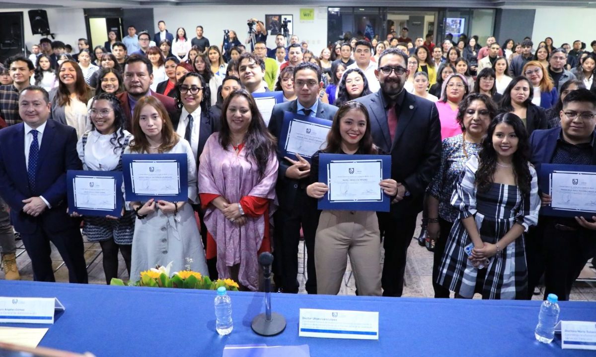 Reconoce FGJCDMX a egresados que prestaron su servicio a la institución