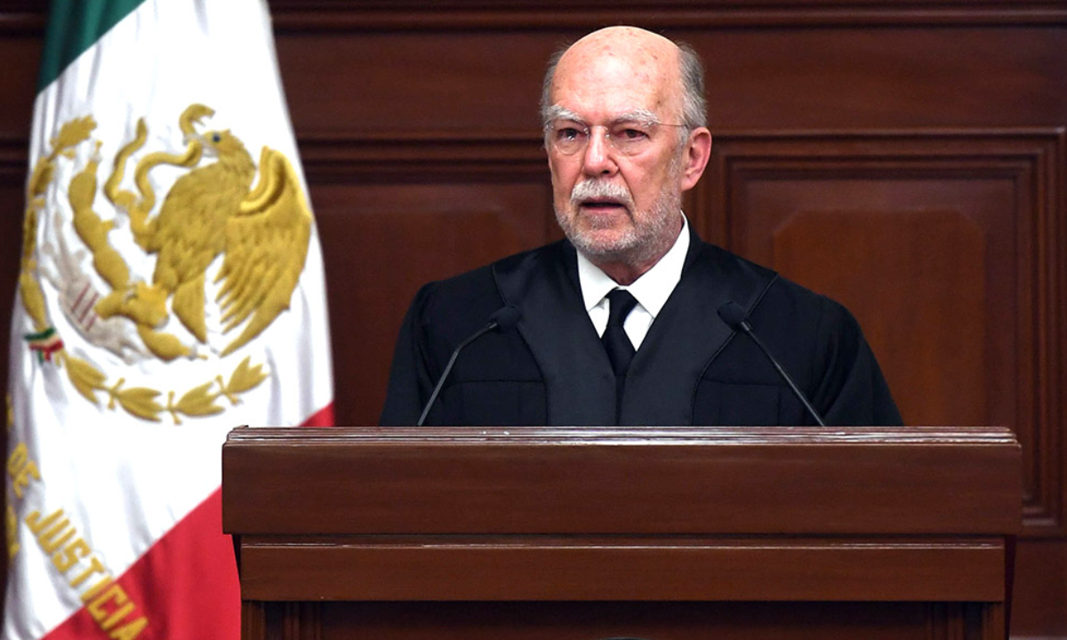 Ministro Juan Luis González Alcántara Carrancá en el pleno de la Suprema Corte de Justicia de la Nación