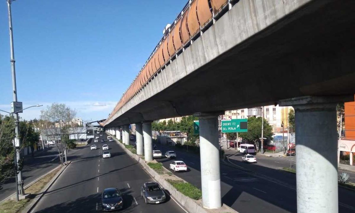 Persona camina en vías del Metro San Lázaro y se arroja a la avenida desde tramo elevado